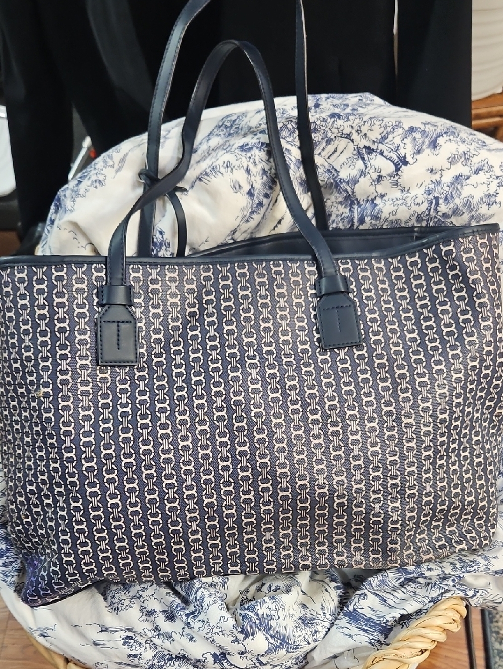 Tory Burch Gemini Link Tote - Picture 6 of 17
